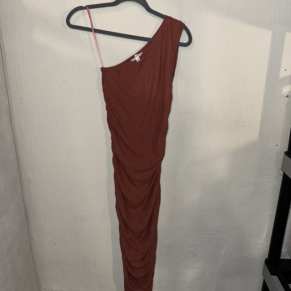 Mabel One Shoulder‎ Ruched Ribbed Midi Dress Clay Color Sz L